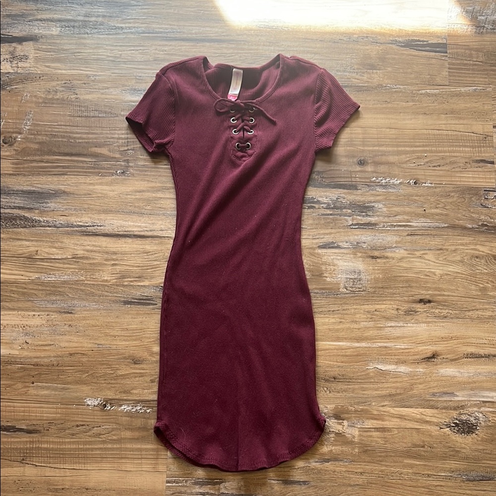 Elegant Burgundy Lace-Up Dress